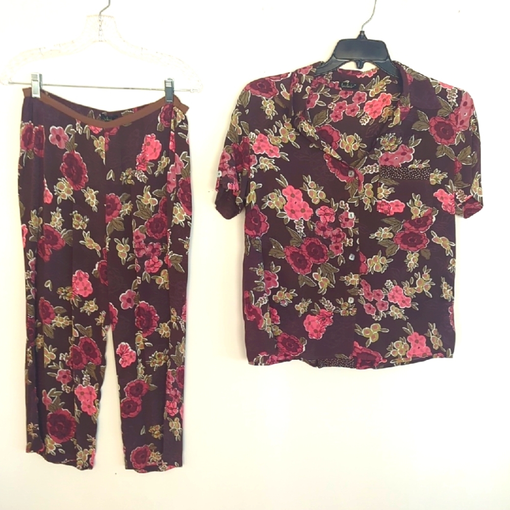 Loco Lindo Floral Two-Piece Set, Burgundy/Pink Top Med w/ pocket & shell buttons